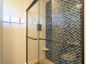 Dusche, Handtücher, Seife, Toilettenpapier