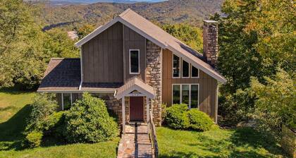 Aspen View - 3-story home with gorgeous views, a hot tub, and perfect location!