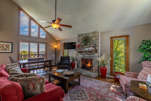 Aspen View - 3-story home with gorgeous views, a hot tub, and perfect location!