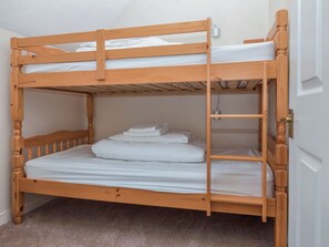 3 bedrooms, free WiFi, bed sheets