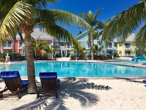 Pool - Perfect Getaway! Beautiful Fam-Friendly Property @ Nassau w/Access to Sandyport Beach Resort (Nassau)