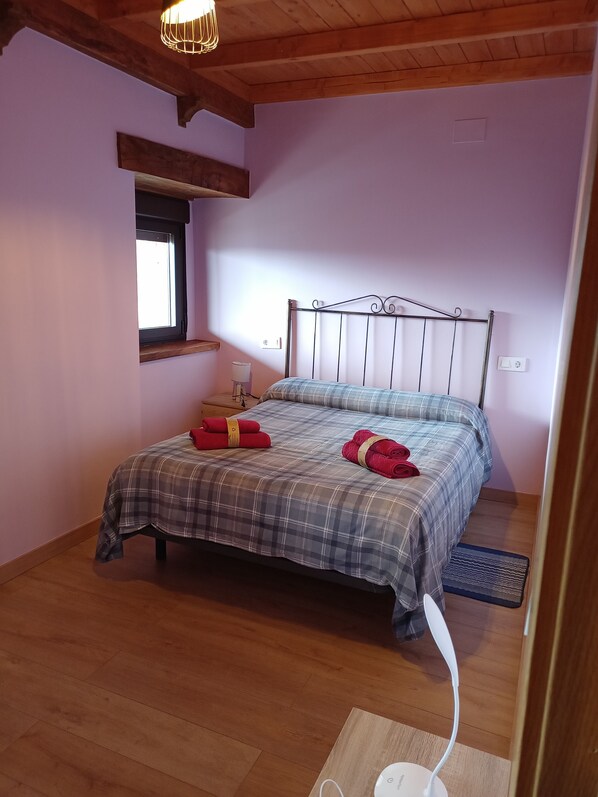 2 makuuhuonetta, vuodevaatteet