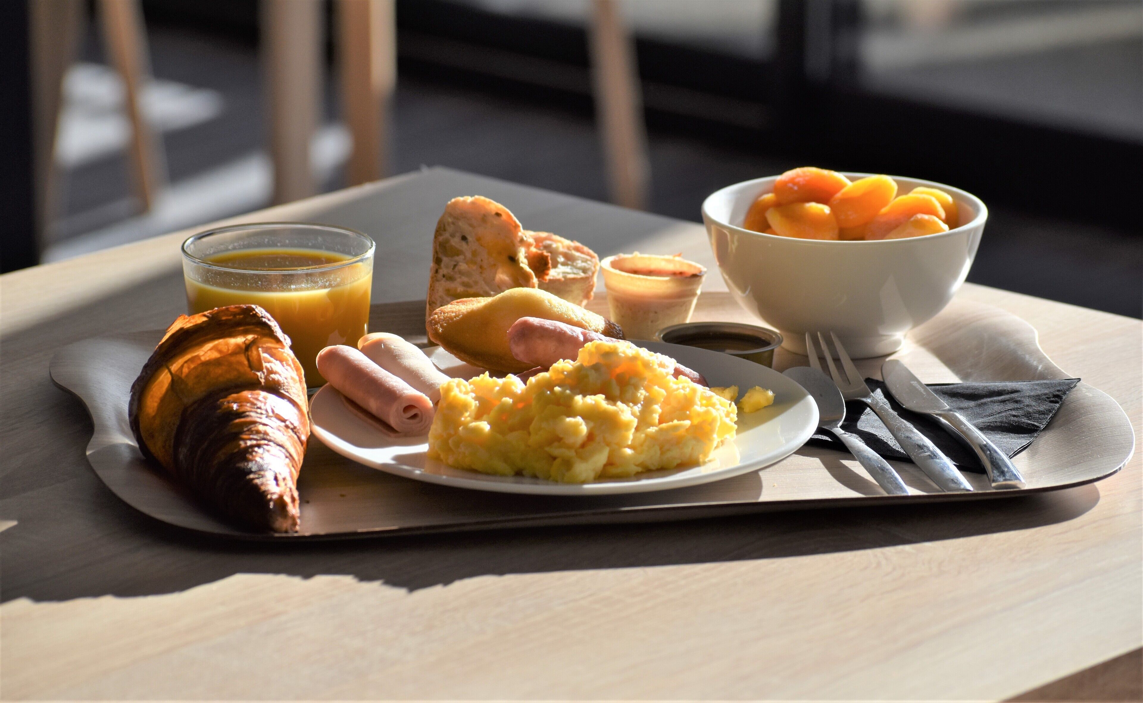 daily buffet breakfast (eur 11 per person)