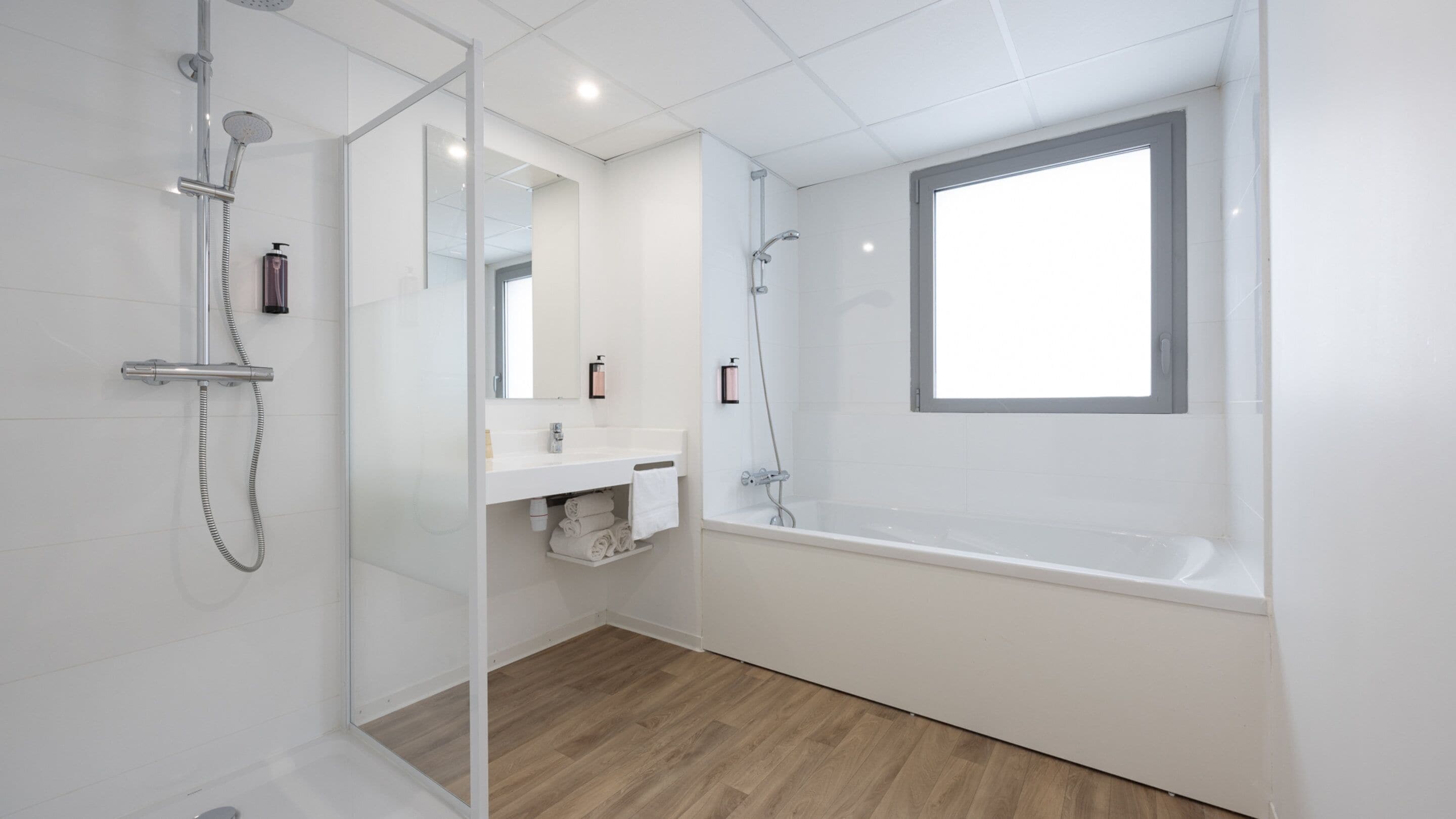 family studio | bathroom | hair dryer, towels