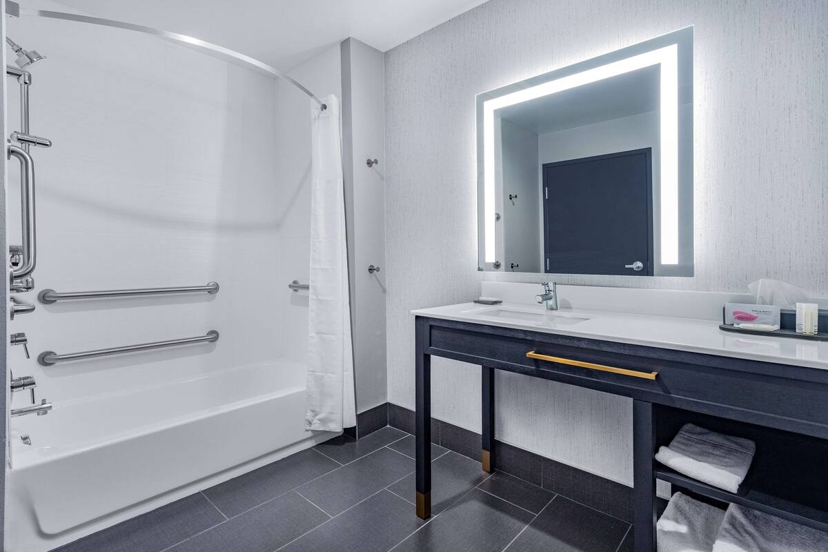 hydromassage showerhead, free toiletries, hair dryer, towels