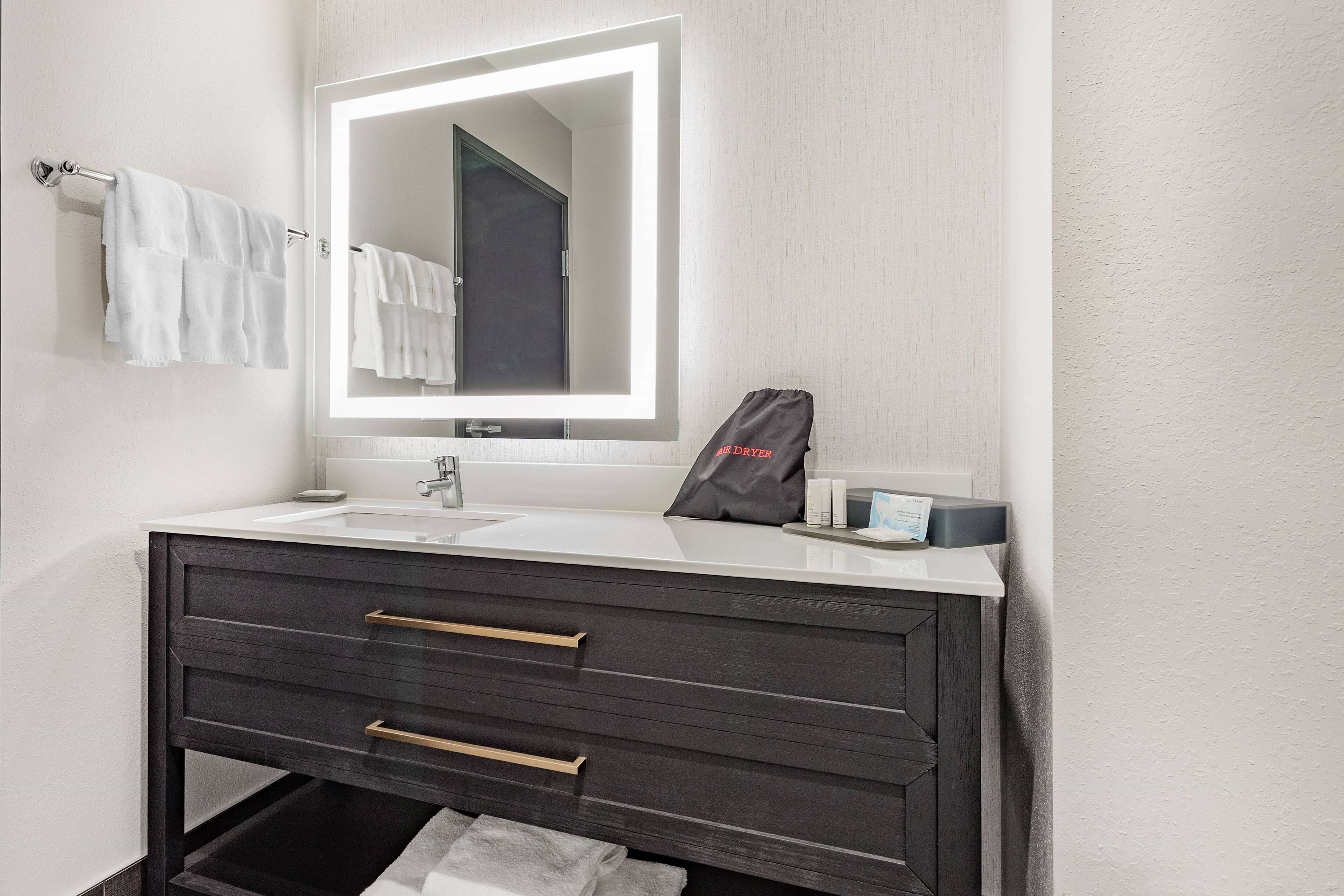 hydromassage showerhead, free toiletries, hair dryer, towels