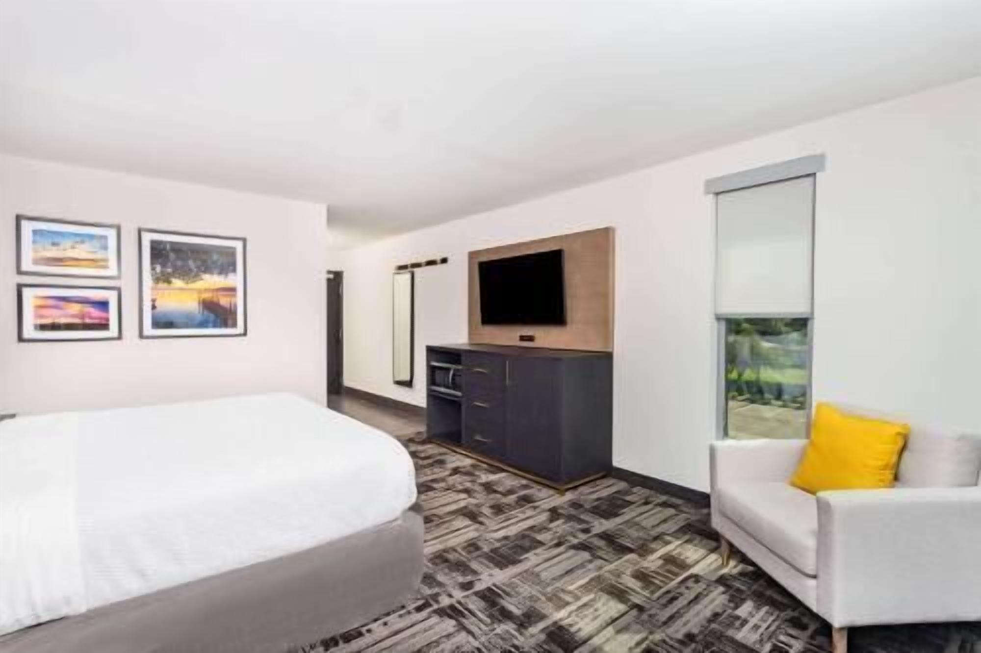 Pillow-top beds, desk, laptop workspace, blackout curtains