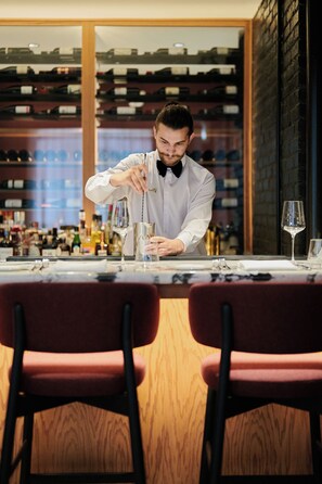 Lunch and dinner served, seafood - David Hotel (Montreal)