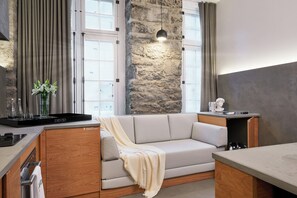 Loft (45 - Loft) | Living area | 50-inch Smart TV with digital channels, TV, Netflix - David Hotel (Montreal)