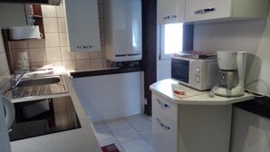A compact kitchen with a sink, microwave, and coffee maker. - GITES LE BRETZEL (Bergheim)