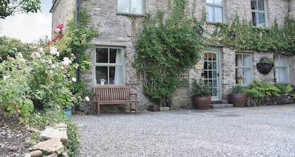 Foal Barn Cottages - The Smithy-CC211115