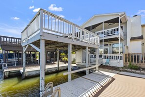 Exterior - Lakefront-Hot tub bath with serene views- fish off dock- 10 ppl max at all time (Montgomery)