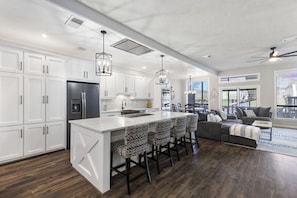 Interior - Lakefront-Hot tub bath with serene views- fish off dock- 10 ppl max at all time (Montgomery)