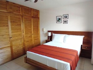3 bedrooms, desk, iron/ironing board, travel cot