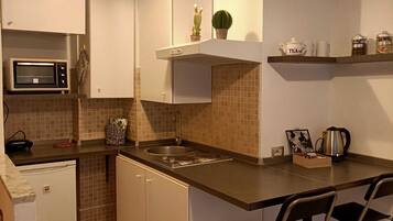 Réfrigérateur, cafetiÚre/bouilloire