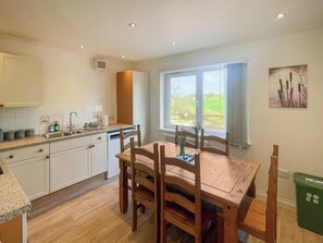 Lava-louças, cadeirão de bebê, freezer