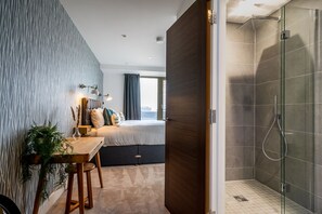 2 chambres, fer et planche à repasser, accès Internet