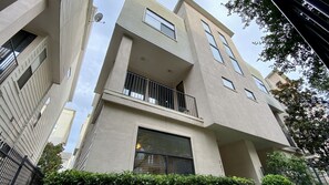Exterior - ★Luxury 4Story Home★Downtown Houston★Rooftop Patio (Houston)