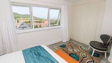 Sumarhús | 4 svefnherbergi, sérhannaðar innréttingar, sérvalin húsgögn