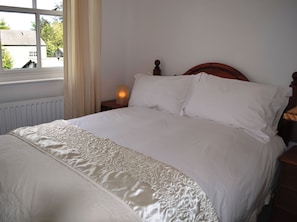 2 bedrooms, bed sheets