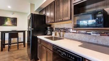 冰箱、微波炉、烤箱、炉灶