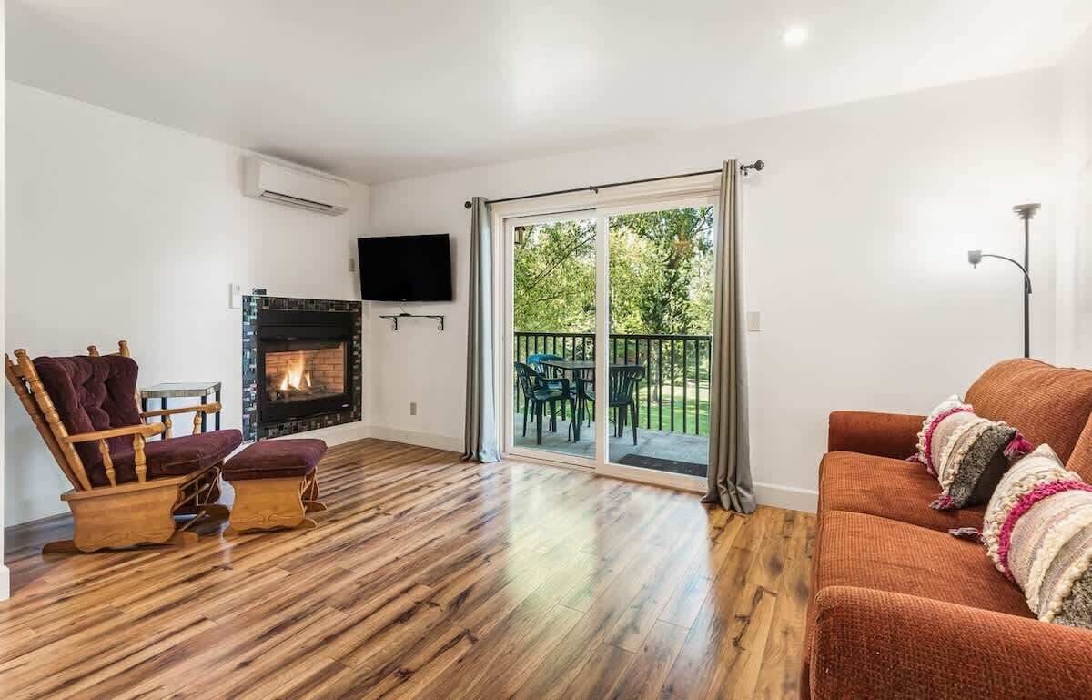 TV, fireplace, offices