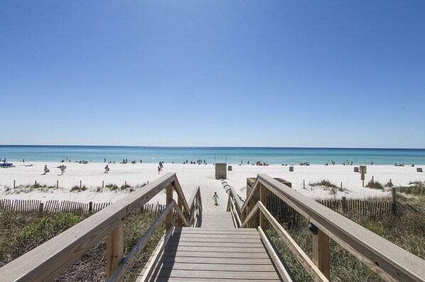 On the beach - Majestic Beachfront 2BR | Balcony, Pools & Stunning Views (Panama City Beach)