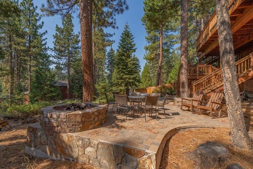 Big Buck Lodge in Tahoe City - large home with hot tub