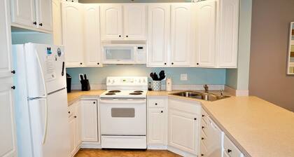 SALTWATER HARMONY – 3BR, 2BA – Sleeps 7 – Community Pool