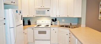 SALTWATER HARMONY – 3BR, 2BA – Sleeps 7 – Community Pool