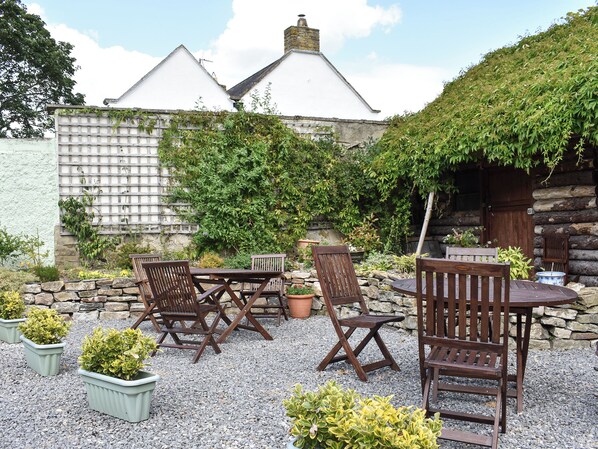 Outdoor dining - Foal Barn Cottages - Cobble Cottage-CC211117 (Spennithorne, near Leyburn)