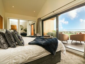 3 habitaciones, decoración personalizada y muebles diferentes 