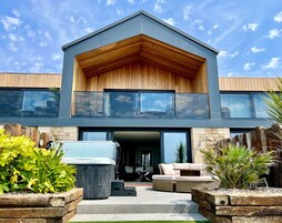 Fachada de la propiedad