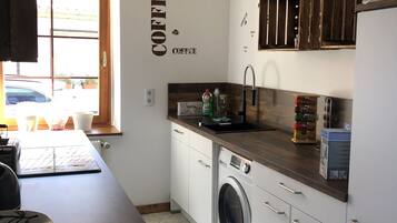 冰箱、微波炉、炉灶、洗碗机