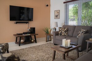 Smart TV, printers - Beautiful Villa with New Private Pool (Savaneta)