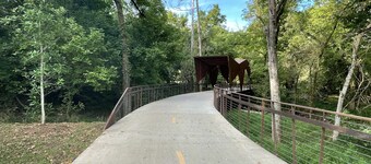 Fall Bentonville Getaway • Hot Tub • MTB Trails • Dog Friendly