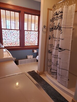 Combined shower/tub, hair dryer, towels, soap - Rustic Farmhouse-Walk to Main Street Augusta  (Augusta,)