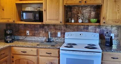 Rustic Farmhouse-Walk to Main Street Augusta
