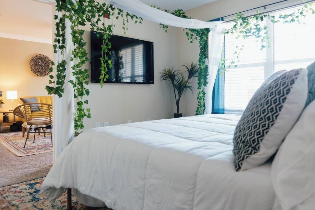 3 bedrooms, desk, iron/ironing board, travel crib