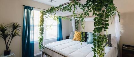 3 bedrooms, desk, iron/ironing board, travel cot