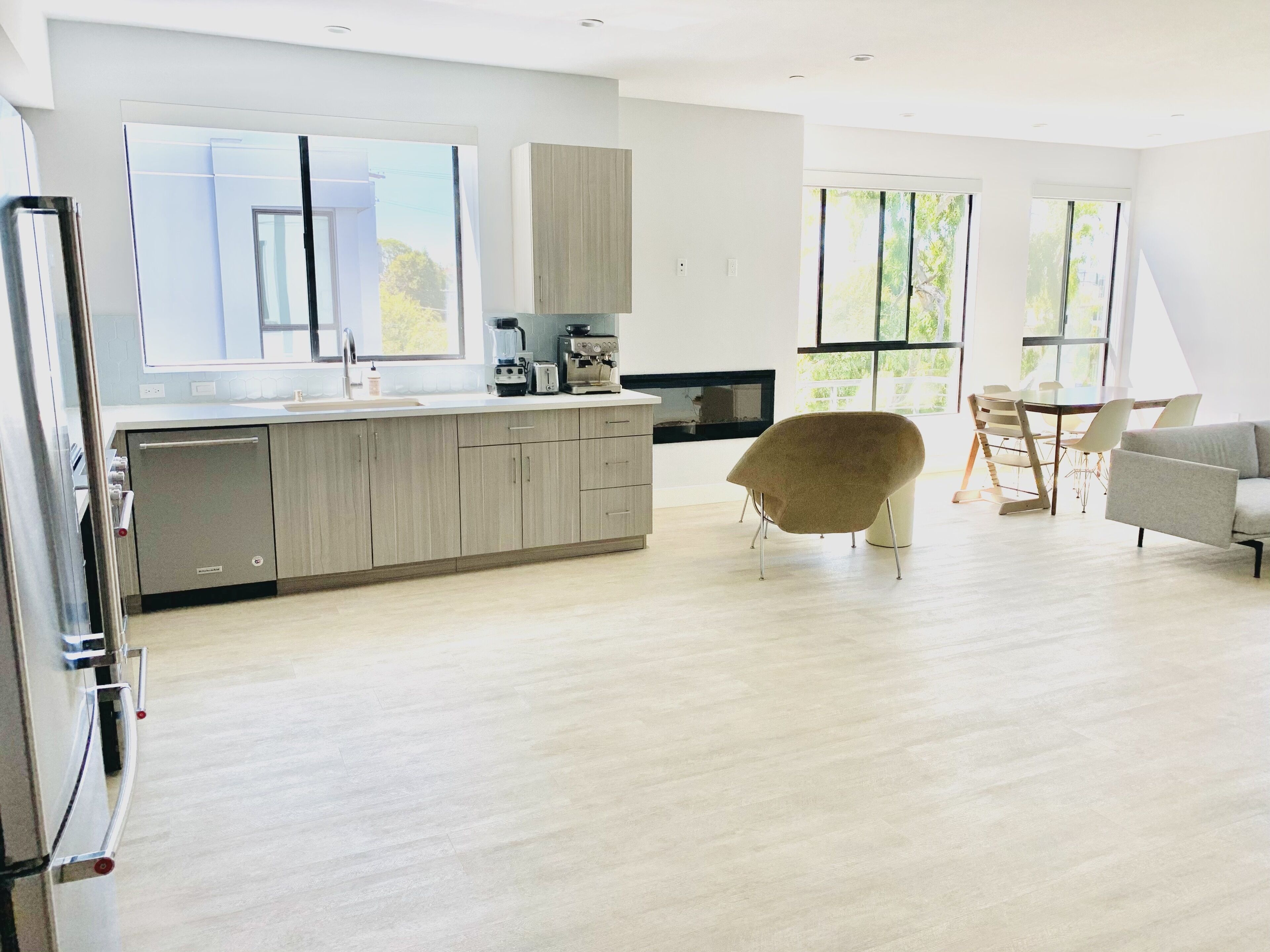 DESIGN & SPACIOUS 3 BR + PARKING SPOT