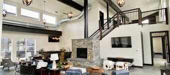 Bring Fido | Pool & Hot Tub | Amazing Location