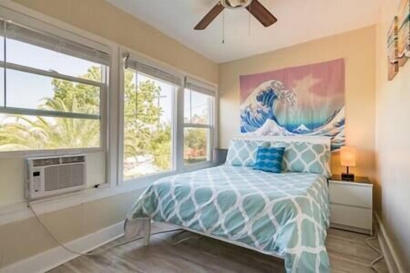 3 bedrooms, desk, iron/ironing board, cots/infant beds