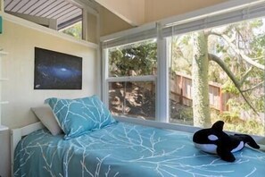 3 bedrooms, desk, iron/ironing board, cribs/infant beds