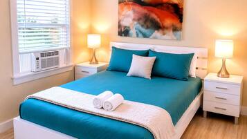 3 habitaciones, escritorio, tabla de planchar con plancha y cunas