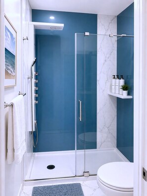 Shower, hair dryer, towels, soap - SolMar Breeze · 1BR Resort, Heated Pools, Hot Tubs, Steps to Beach, Pier, Harbor (Oceanside)