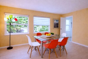 Dining - CasaViva Garden · 2BR/1.5BA Firepit, S'mores & Kids Playset, Near Zoo, SeaWorld (San Diego)