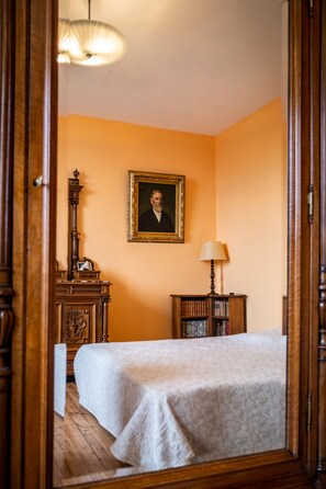 5 habitaciones, tabla de planchar con plancha y wifi gratis 