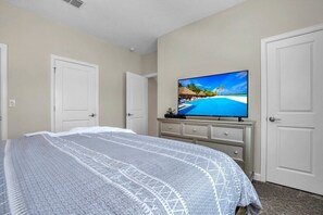 4 bedrooms, iron/ironing board, WiFi, bed sheets - Story Lake Town Home  With Pool (Kissimmee)