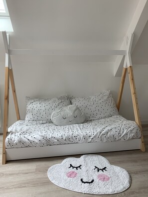 3 bedrooms, iron/ironing board, free WiFi, bed sheets